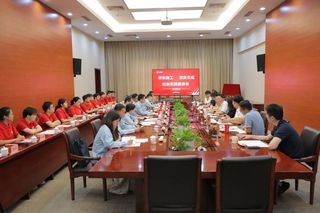 在纪念江泽民同志诞辰100周年大会上